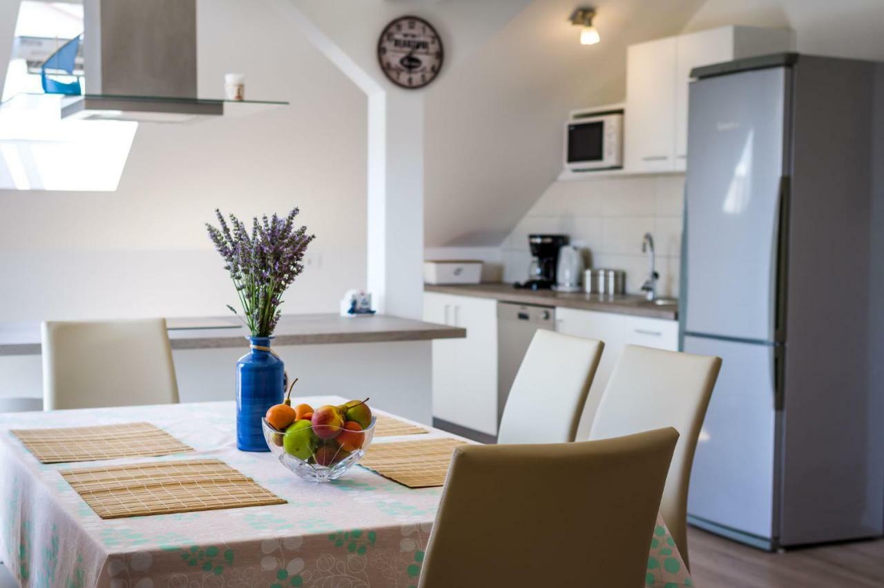 Apartman Iva Zara Exteriör bild